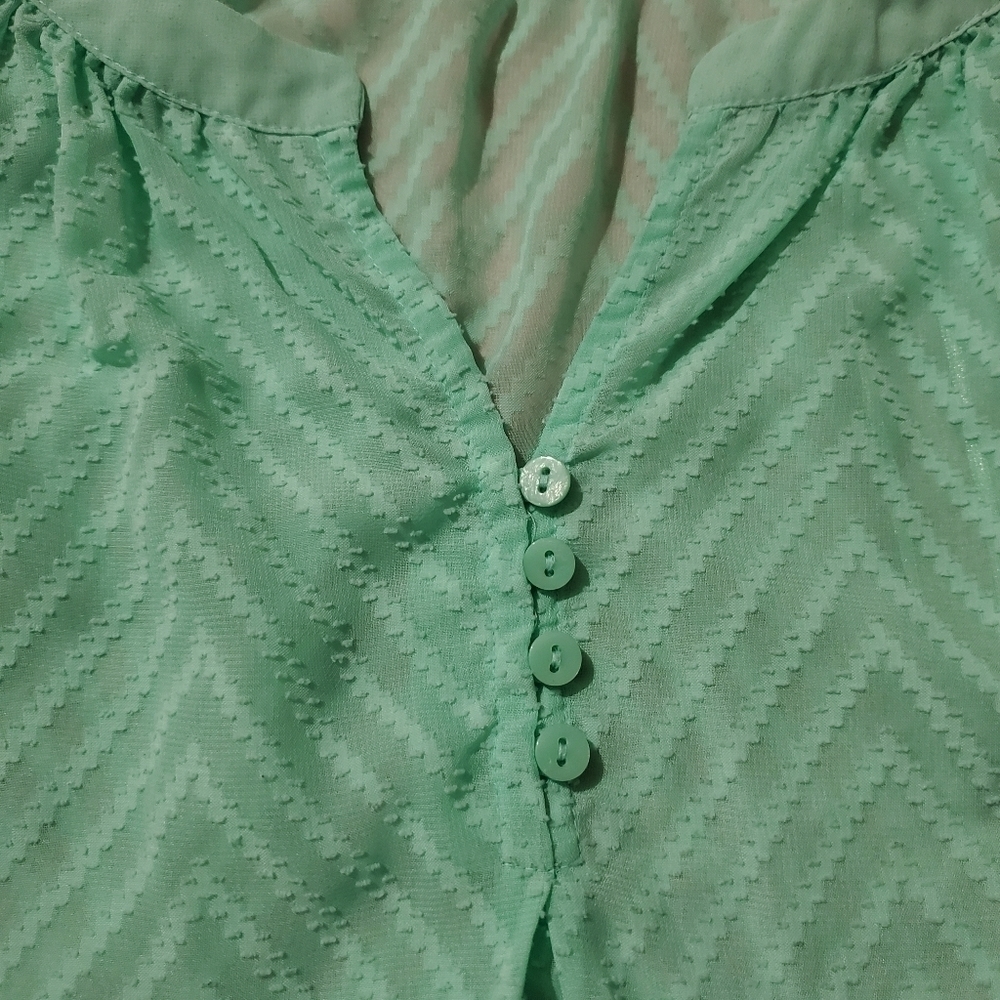 💐 Candies Mint Green Bright Cheery Sheer Chevron Top 💐 - Picture 3 of 6